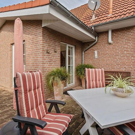 Enticing Holiday Home In Oldenburg With Garden Near Sea Dannau Exteriér fotografie